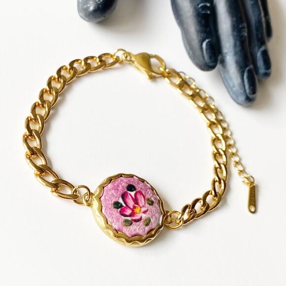 NEW Gold Vintage Style Floral Bracelet - Picture 5 of 7